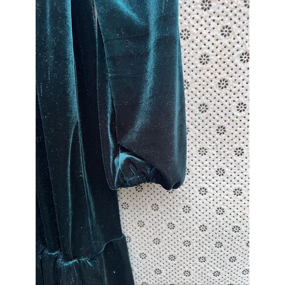 Girl’s velvet Dress in dark Green size 9-10 - Picture 3 of 4